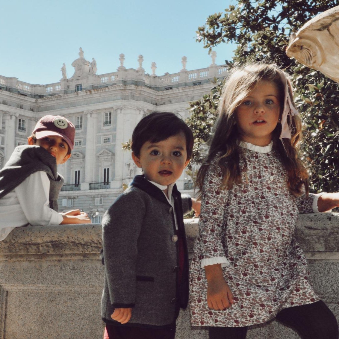 vestido-flores-berenjena-nina-cuello-volante-volante-habana-kids