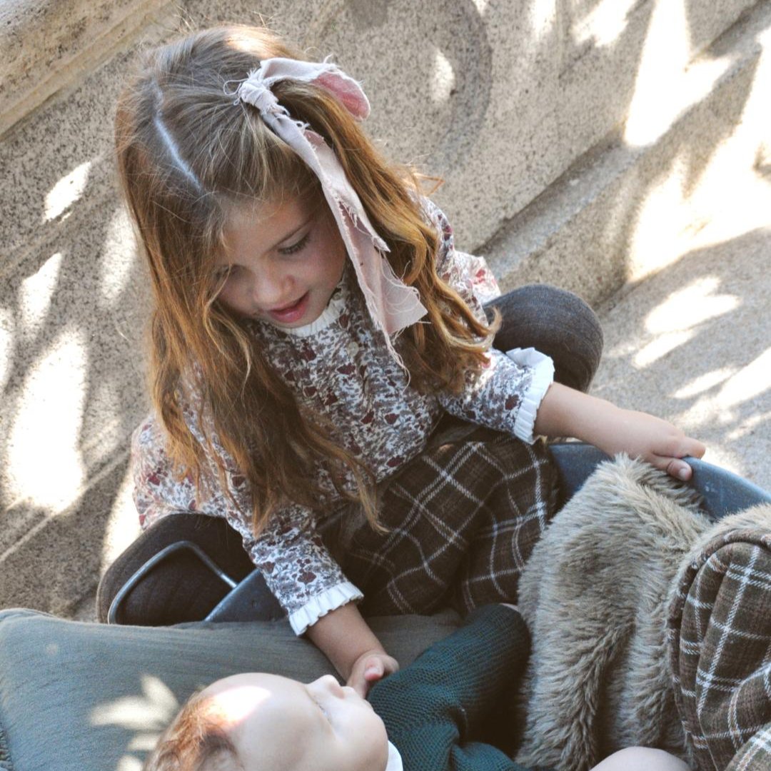 vestido-flores-berenjena-nina-cuello-volante-volante-habana-kids